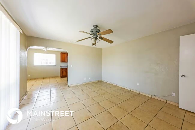 2753 W Lawrence Ln Phoenix, AZ 85051 photo 2