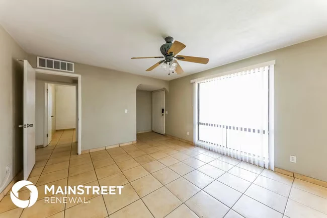2753 W Lawrence Ln Phoenix, AZ 85051 photo 3