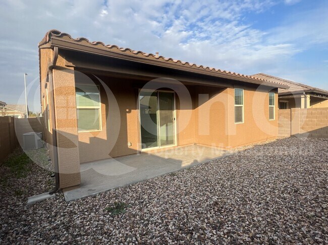 8953 W Palo Verde Dr Glendale, AZ 85305 photo 3