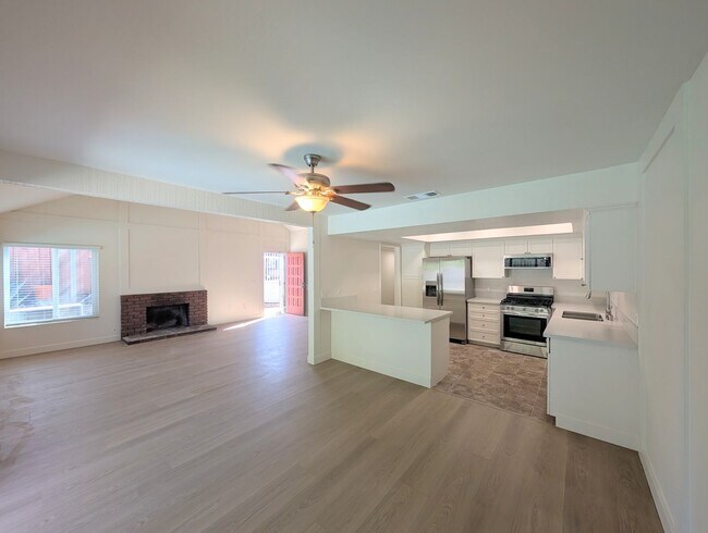 2608 Luciernaga St photo 3