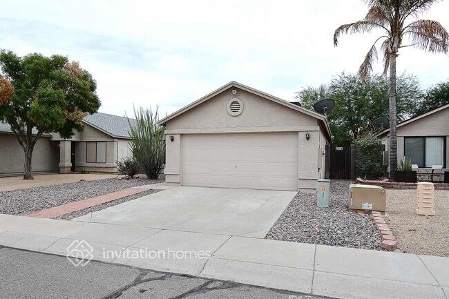 3127 W Donald Dr Phoenix, AZ 85027 photo 2