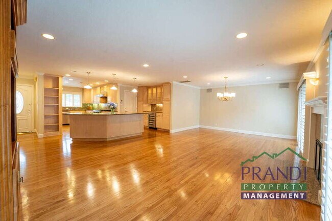 249 Tulane Dr Larkspur, CA 94939 photo 2