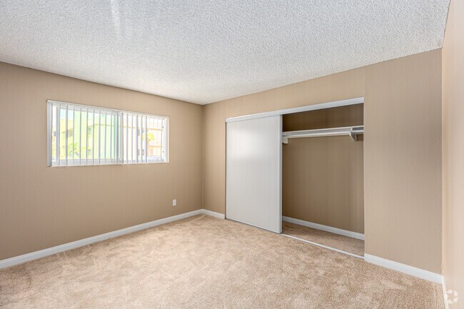 Royal Village Apartments photo 4