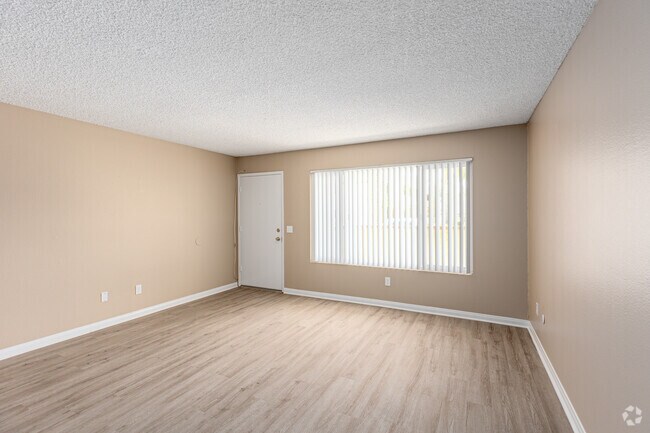 Royal Village Apartments photo 3