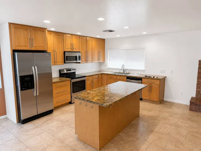 5918 S Clark Dr Tempe, AZ 85283 photo 2