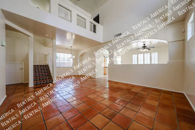 528 W Mountain Sage Dr Phoenix, AZ 85045 photo 4