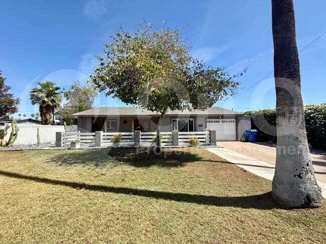 3553 E Monterosa St Phoenix, AZ 85018 photo 2
