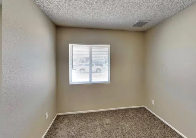 4138 N 81st Ave Phoenix, AZ 85033 photo 3