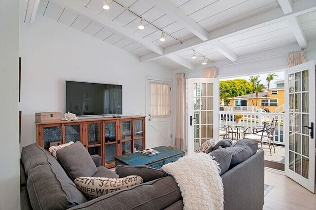 180 Walnut Ave Carlsbad, CA 92008