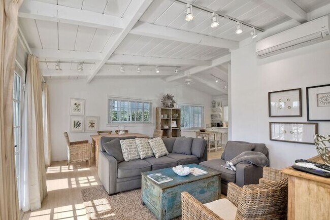 180 Walnut Ave Carlsbad, CA 92008 photo 2