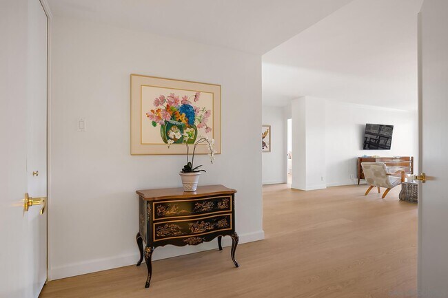 939 Coast Blvd San Diego, CA 92037 photo 4