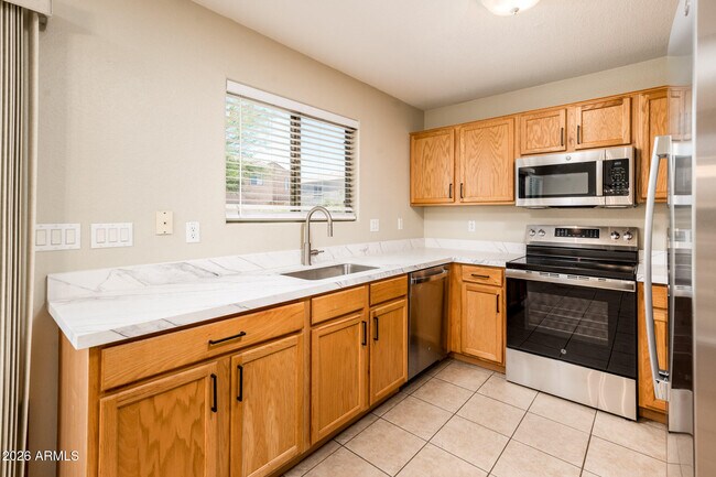 17429 W Watson Ln Surprise, AZ 85388 photo 2