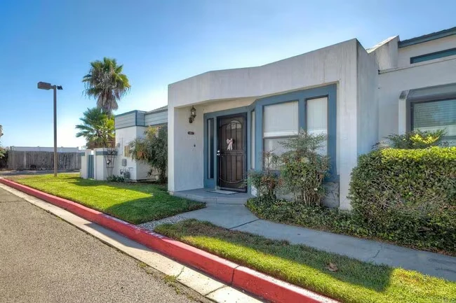 151 Bronze Way Vista, CA 92083 photo 2