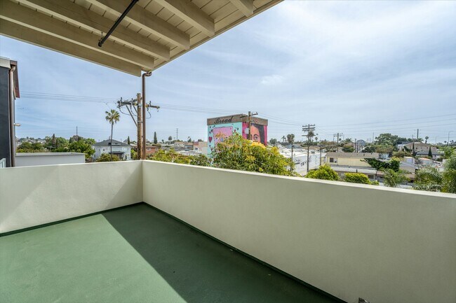 1932 Kearney Ave San Diego, CA 92113 photo 3