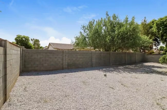 2011 W Carson Rd Phoenix, AZ 85041 photo 2