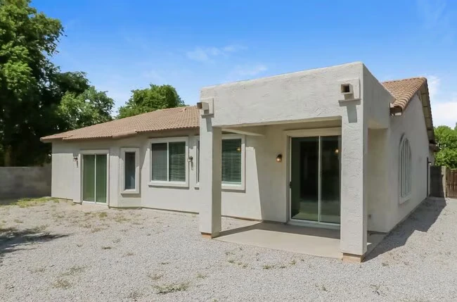2011 W Carson Rd Phoenix, AZ 85041