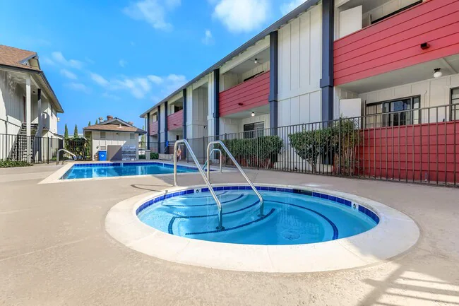 Hollister Creek Apartments photo 3