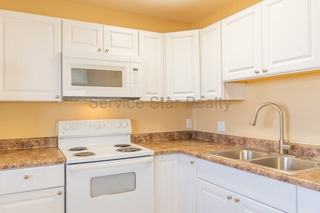 735 E Hazel Dr Phoenix, AZ 85042 photo 3