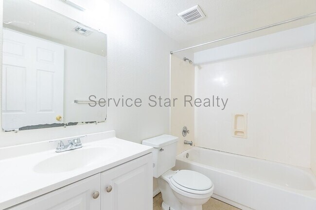 735 E Hazel Dr Phoenix, AZ 85042 photo 4