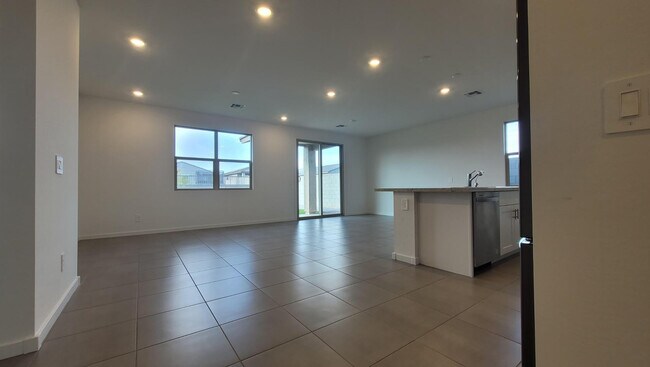 15998 W Smoketree Dr Sun City West, AZ 85387 photo 5