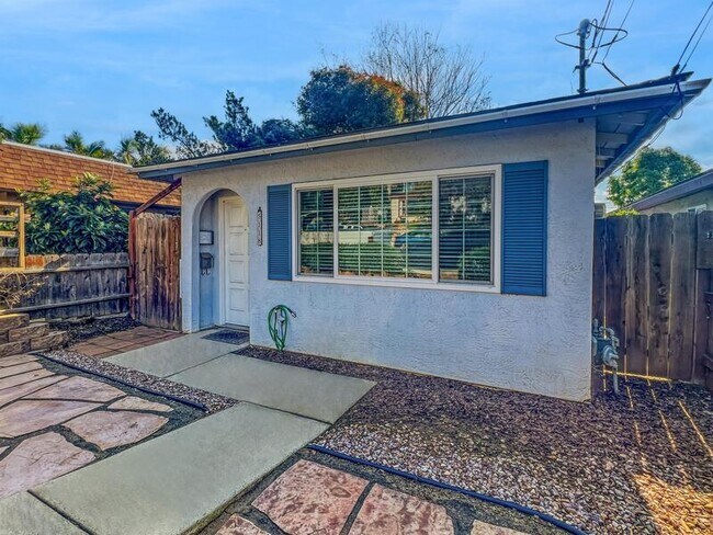 5118 Savannah St San Diego, CA 92110 photo 2