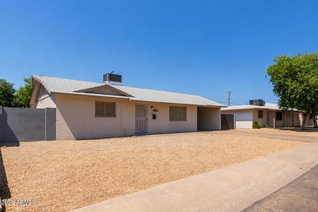4212 W Vista Ave Phoenix, AZ 85051 photo 2