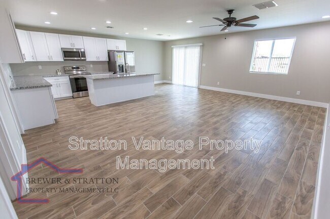 2325 W Mobile Ln Phoenix, AZ 85041 photo 4