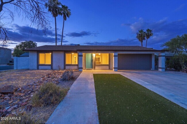 932 W Julie Dr photo 3
