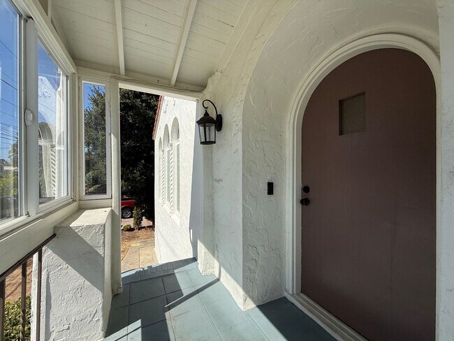 912 N Humboldt St San Mateo, CA 94401 photo 2