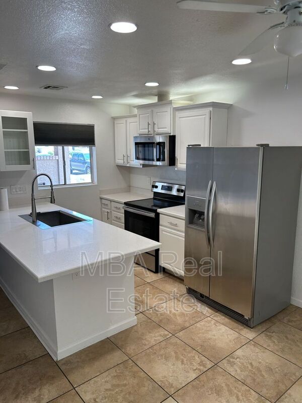 20236 N 6th Dr Phoenix, AZ 85027 photo 2