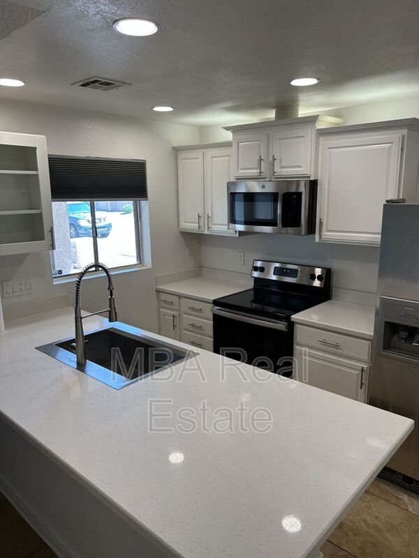 20236 N 6th Dr Phoenix, AZ 85027 photo 3