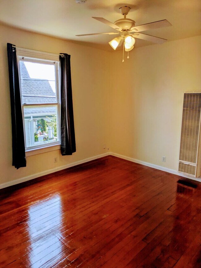 416 Alameda St Vallejo, CA 94590 photo 2