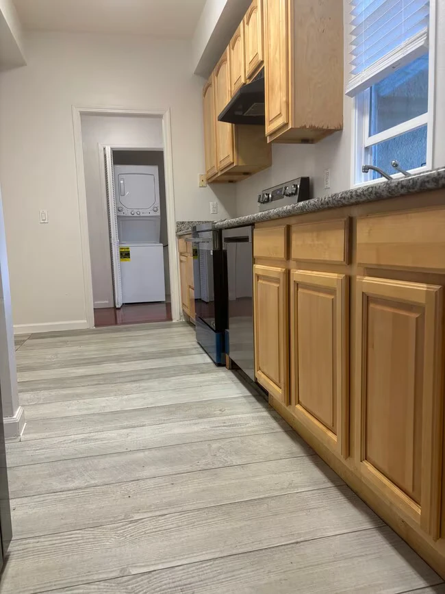 2445 Telegraph Ave Oakland, CA 94612 photo 3