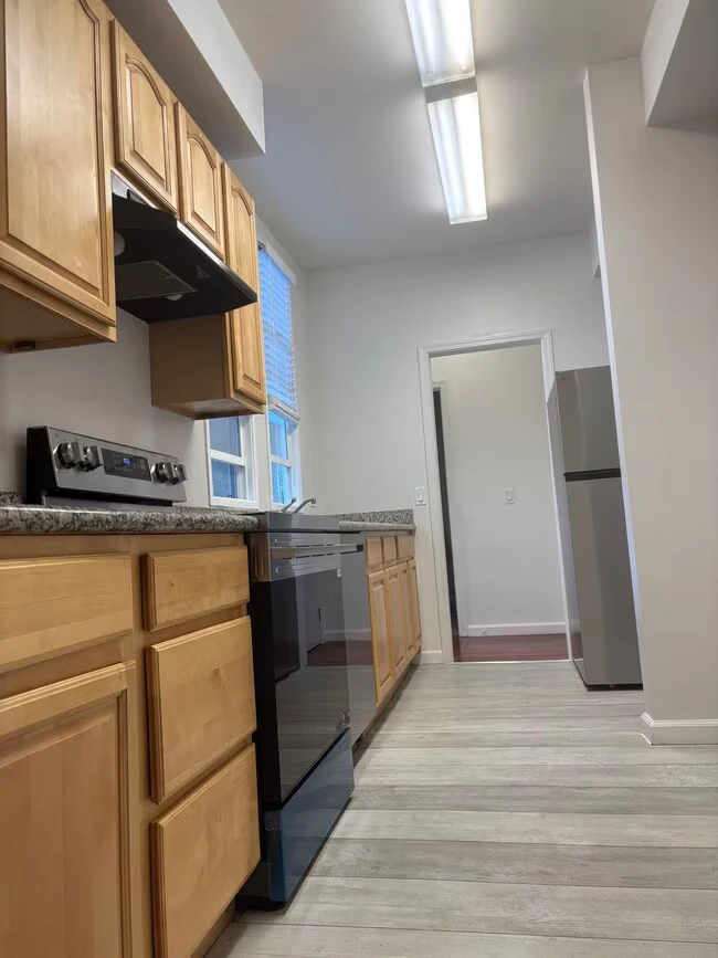 2445 Telegraph Ave Oakland, CA 94612 photo 5