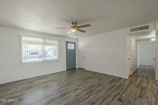 3650 E Eugie Ave Phoenix, AZ 85032 photo 5