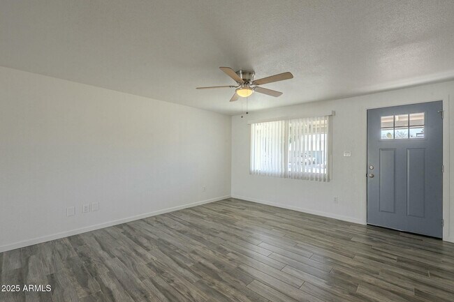 3650 E Eugie Ave Phoenix, AZ 85032 photo 4