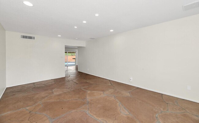 439 E Malibu Dr Tempe, AZ 85282 photo 3