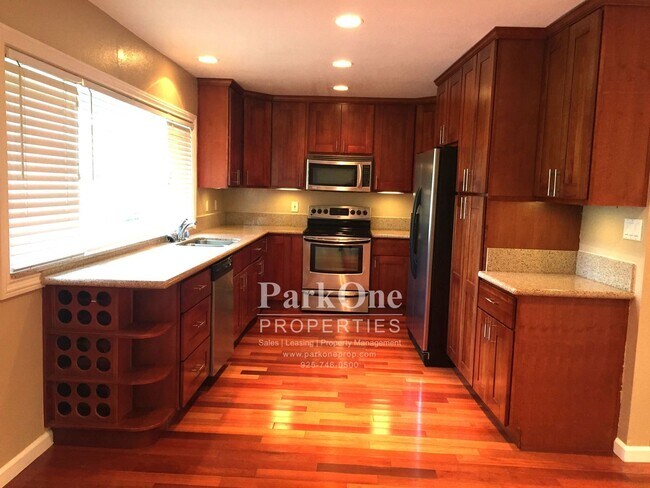 1500 Fieldcrest Dr Pleasant Hill, CA 94523 photo 3