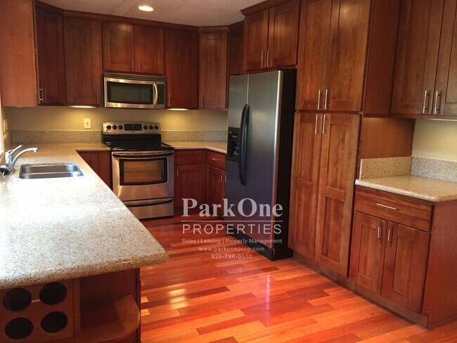 1500 Fieldcrest Dr Pleasant Hill, CA 94523 photo 4