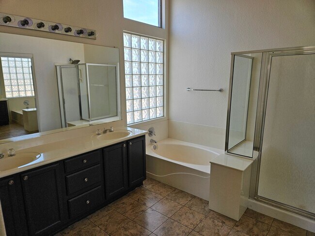 1386 E Carla Vista Dr Chandler, AZ 85225 photo 2