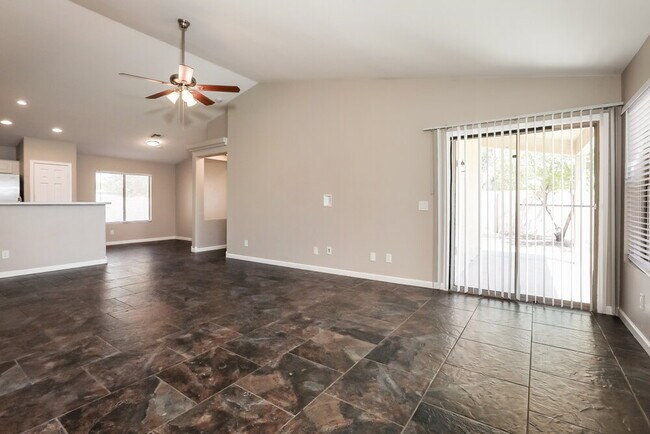 33053 N North Butte Dr San Tan Valley, AZ 85142 photo 3