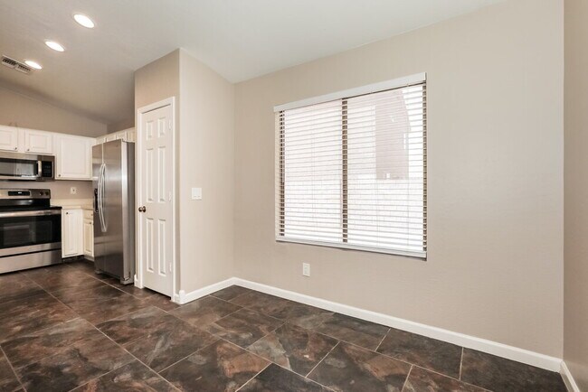 33053 N North Butte Dr San Tan Valley, AZ 85142 photo 5