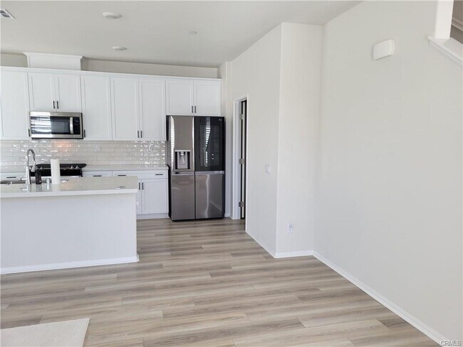 40624 Birchfield Dr Temecula, CA 92591 photo 2