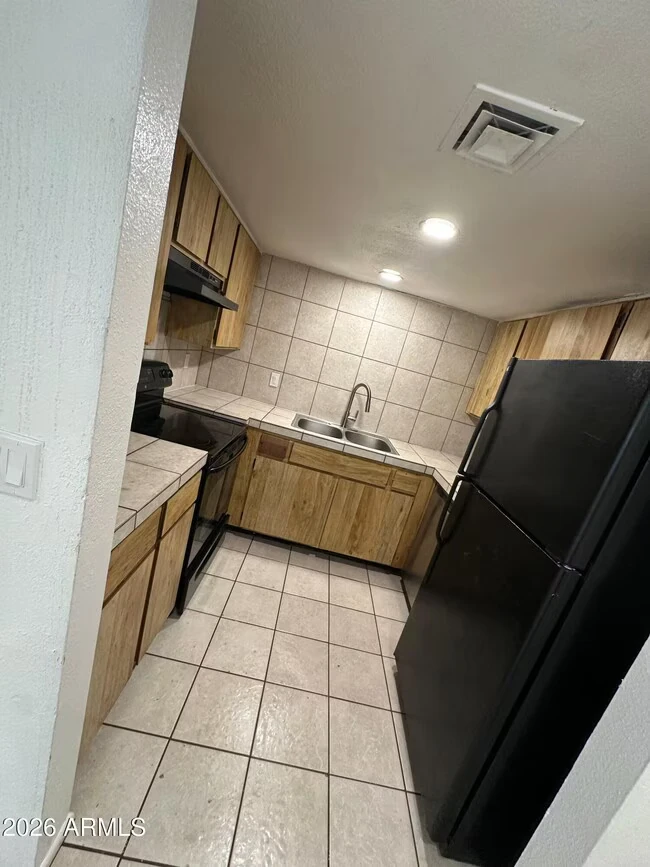 2808 N 43rd Ave Phoenix, AZ 85009 photo 2