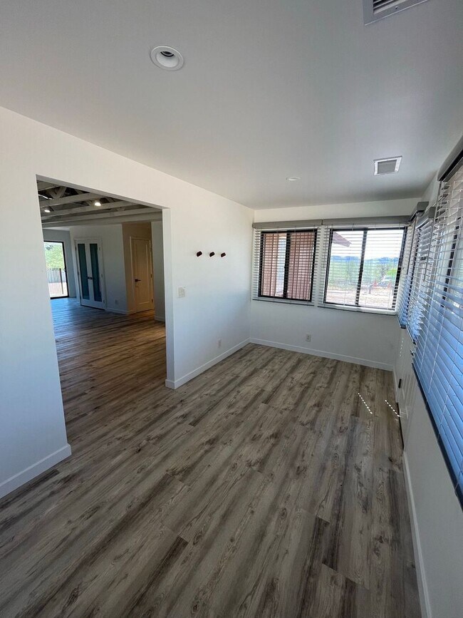 7017 East Bella Vista Drive, Cave Creek, AZ 85331 photo 4