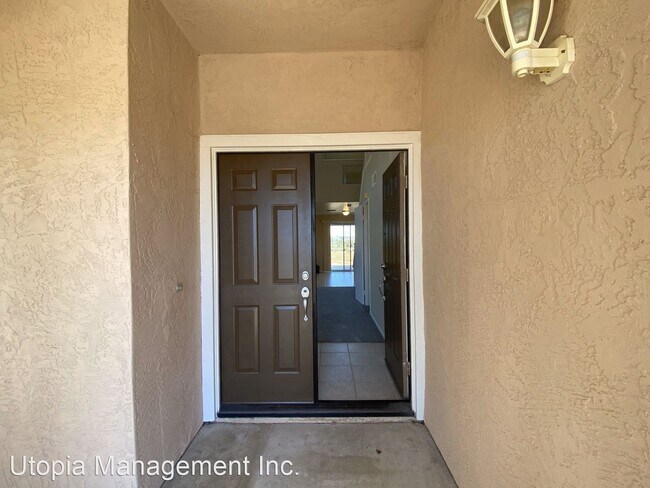 3364 Hollowtree Dr Oceanside, CA 92058 photo 2