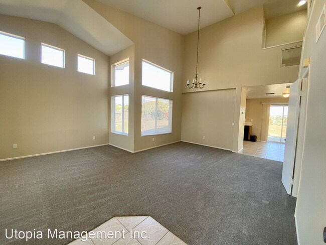 3364 Hollowtree Dr Oceanside, CA 92058 photo 3