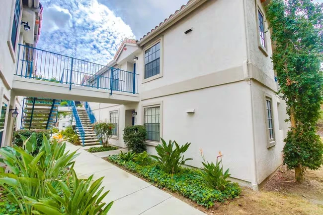 10331 Azuaga St San Diego, CA 92129 photo 2