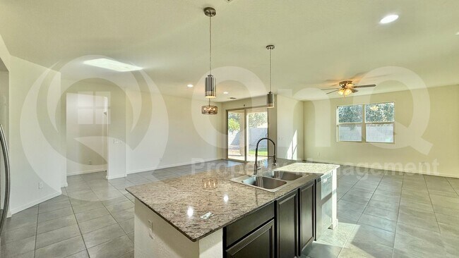 625 W Panola Dr Queen Creek, AZ 85140 photo 4