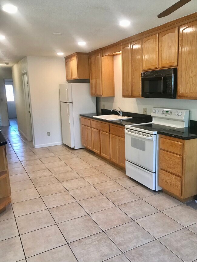1601 E San Fernando St San Jose, CA 95116 photo 3